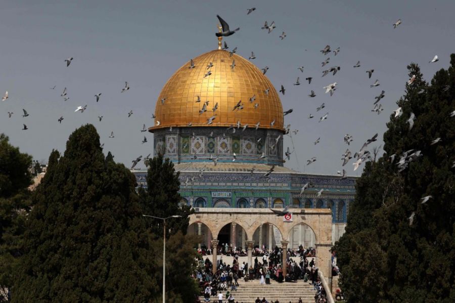 100 ألف يؤدون صلاة الجمعة الأولى من شهر رمضان في المسجد الأقصى